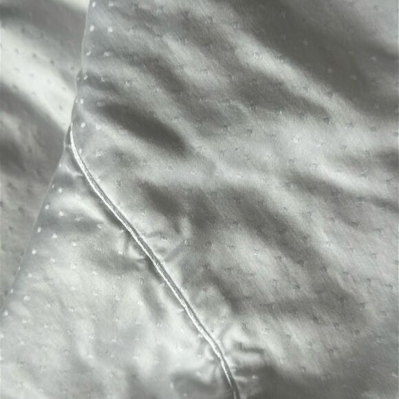 Martha Stewart Queen Egyptian Cotton Flat Sheet  with Textured Polka Dots - Picture 4 of 6